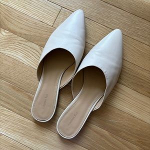 Nude leather pointy toe slippers fits like 8.5